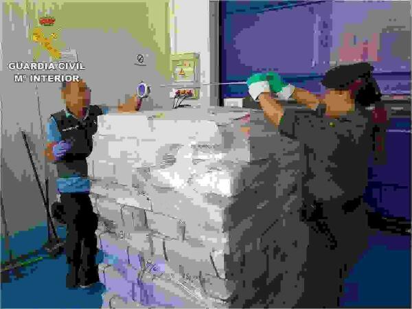 La Guardia Civil de Alicante investiga la comercializaci&oacute;n de m&aacute;s de 4 toneladas de pulpo caducado en Catral, Valencia y Castell&oacute;n