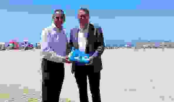 Benidorm recoge la Bandera Azul de sus tres playas
