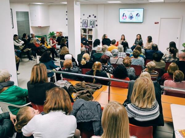 Leire Pajín arropa en Benidorm a la candidata socialista Cristina Escoda y participa en la charla ‘La hora de las mujeres’