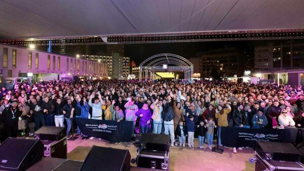 Cerca de 3.000 personas disfrutan de la Fiesta Euroclub antes de la gran final del Benidorm Fest 