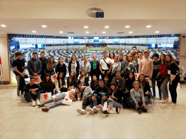 Estudiantes de l&rsquo;Alf&agrave;s viajan a Bruselas por su programa pionero en mediaci&oacute;n 