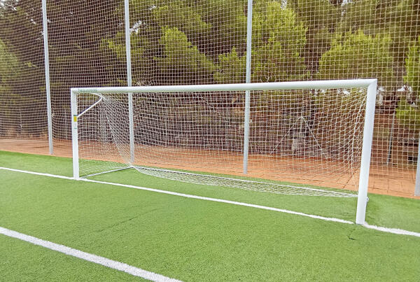 Esports renova les porteries del camp de futbol d'Altea la Vella