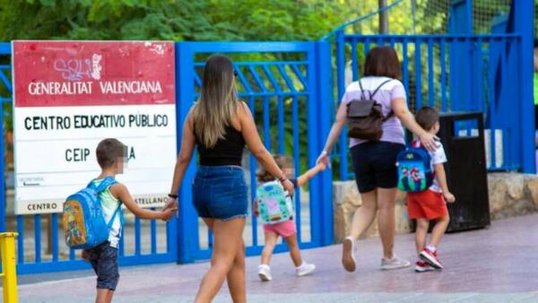 El PSOE alerta del recorte de aulas de Infantil y Primaria de Carlos Mazón en Benidorm  