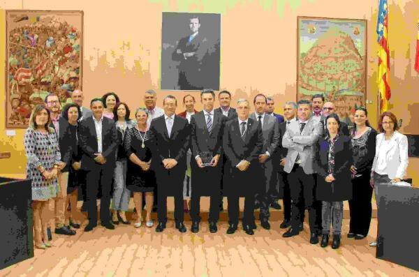 Benidorm reconoce con la &ldquo;Distinci&oacute;n Europa&rdquo; la labor del director del aeropuerto de Alicante-Elche 