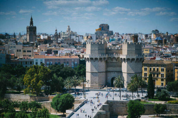 APTURCV OFRECE LAS VIVIENDAS TURÍSTICAS DE SUS ASOCIADOS EN VALENCIA PARA ALOJAR A LOS AFECTADOS POR EL INCENDIO DE CAMPANAR 