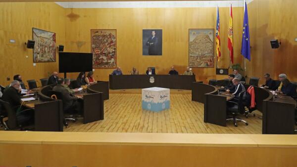 El Consejo Vecinal propone un concurso de engalanamiento de balcones para mejorar la decoraci&oacute;n navide&ntilde;a 