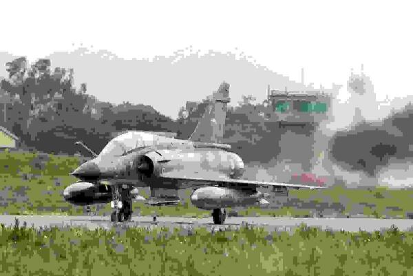 Francia lanza una fuerza europea de intervenci&oacute;n militar ajena a la UE