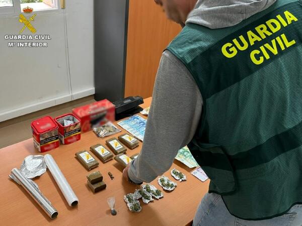 La Guardia Civil desarticula un punto de venta de drogas en una vivienda en Callosa de Segura