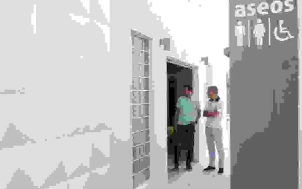 Finalizan las obras de construcci&oacute;n de unos aseos p&uacute;blicos en la plaza de les Escoles Velles de l&rsquo;Alf&agrave;s 