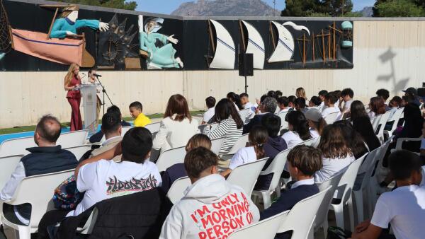 Benidorm conmemora el D&iacute;a del Libro con una lectura p&uacute;blica con escolares en el Parc de Foietes