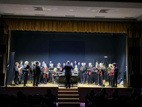 La Coral de la Unió Musical actuó en El Sindicat el pasado domingo 