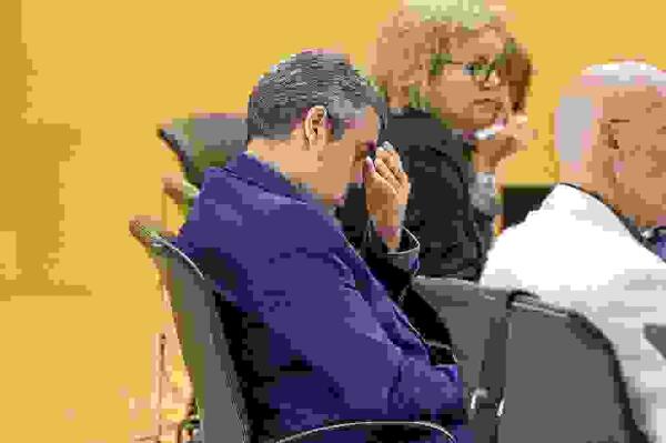 Los Plenos no deberían durar más de ocho horas
