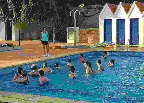 Todav&iacute;a quedan plazas para participar en el curso de Aquaer&oacute;bic de la piscina municipal de Finestrat