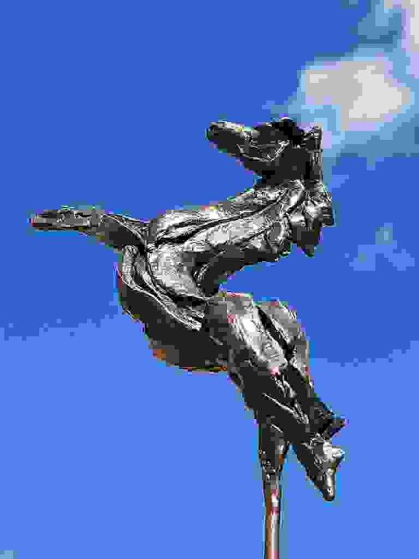 Llega a Finestrat la exposici&oacute;n &ldquo;Pasi&oacute;n: caballos y formas humanas&rdquo; de la artista holandesa Monique Neyzen 