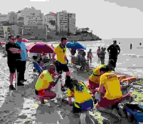Realizan simulacro de rescate en la playa de la Cala de Finestrat 