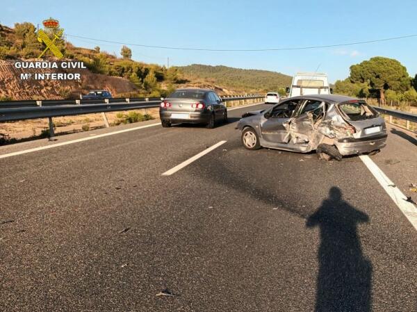 La Guardia Civil auxilia a una conductora herida grave en un accidente en una carretera de Biar 