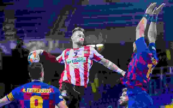 JakaSpiljak robustecer&aacute; la defensa del BM Benidorm.