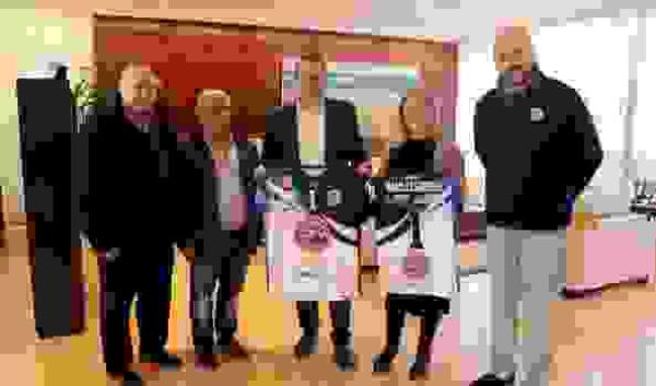 El alcalde recibe a la junta directiva del Club Voleibol Playas de Benidorm