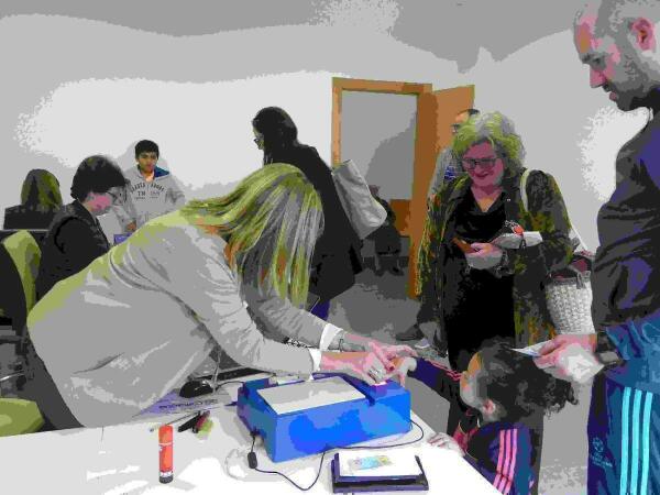 103 personas tramitaron ayer el DNI en La Nuc&iacute;a en la Oficina Itinerante 