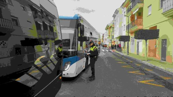 La Polic&iacute;a de La Nuc&iacute;a se suma a la Campa&ntilde;a Nacional  de control de Transporte Escolar