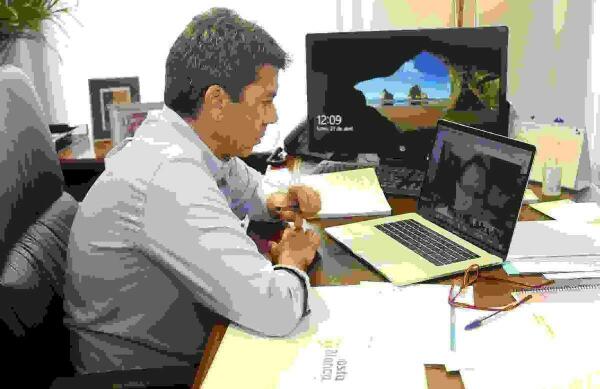 El presidente de la Diputaci&oacute;n agradece el trabajo de los t&eacute;cnicos y sanitarios del Hogar Provincial durante la epidemia de COVID-19.