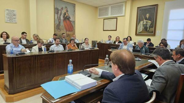 El Pleno aprueba la creación de una plaza de Intendente de la Policía Local con el fin de ampliar la plantilla de agentes de seguridad ciudadana local