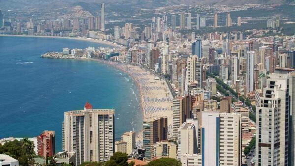 Benidorm marca su máximo histórico de población con cerca de 74.600 habitantes