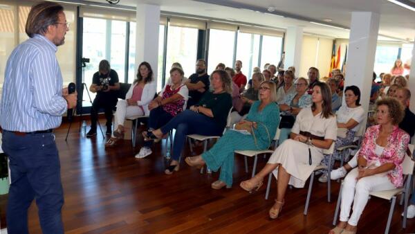 Anémona inicia los actos conmemorativos del Día Internacional del Cáncer de Mama con una conferencia del doctor Álvaro Rodríguez-Lescure