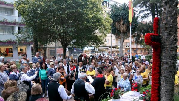 Los vecinos de El Campo-Plaza España celebran la Cruz de Mayo