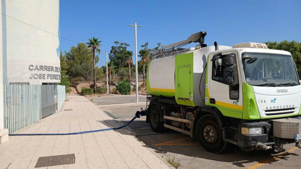 Benidorm vac&iacute;a la piscina municipal del Palau d&rsquo;Esports para labores de mantenimiento y se reutilizar&aacute; el agua para los baldeos
