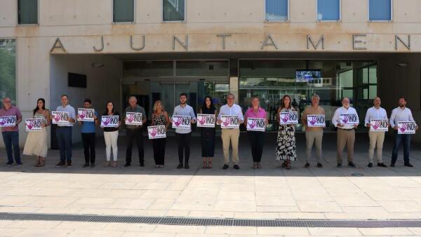 Benidorm guarda un minuto de silencio por el último crimen machista cometido en Fuengirola (Málaga)  