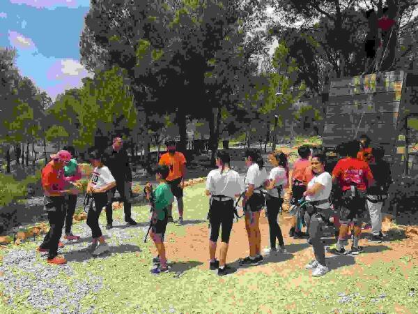 El Colegio Sant Rafel &ldquo;disfruta de la aventura&rdquo;  en el  Forestal Park La Nuc&iacute;a