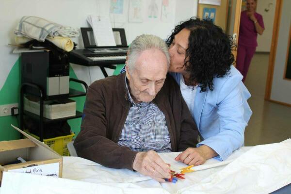 El Alcalde de Villajoyosa Marcos Zaragoza visita las instalaciones de la Asociación de Familiares de Enfermos de Alzheimer de la Marina Baixa