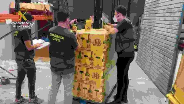 La Guardia Civil detiene a dos estafadores por la compra de 28.000 euros en whisky