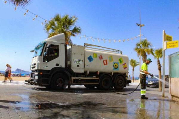 Benidorm diseña un plan de baldeo reutilizando el agua de piscinas privadas