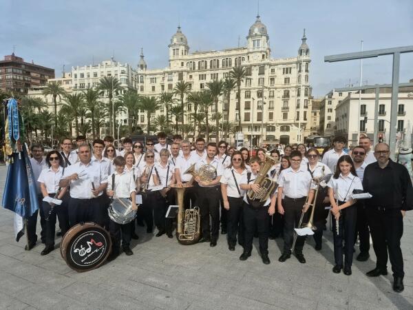 La Uni&oacute; Musical La Nucia actu&oacute; en el Puerto de Alicante por el &ldquo;9 d&rsquo;octubre&rdquo;