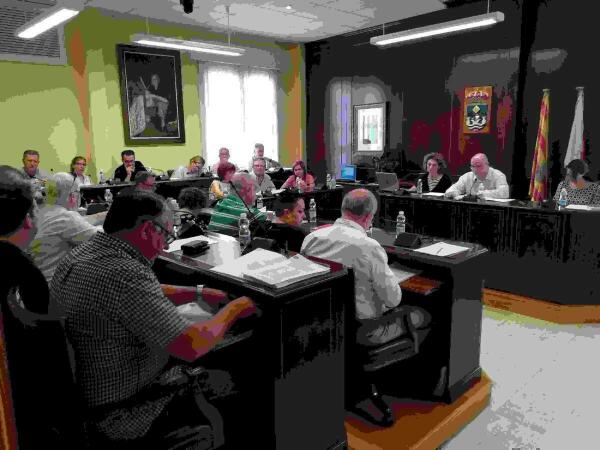 La Vila &middot; El pleno aprueba la modificaci&oacute;n presupuestaria para pagar 7 millones de deuda municipal y amortizarla casi en su totalidad