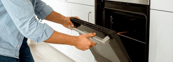 Derriba falsos mitos dom&eacute;sticos que elevan tu factura de luz hasta 55 &euro; 