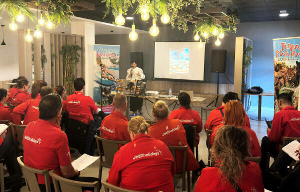 Aqua Natura Benidorm acoge un evento del touroperador británico JET2 con profesionales del sector turístico
