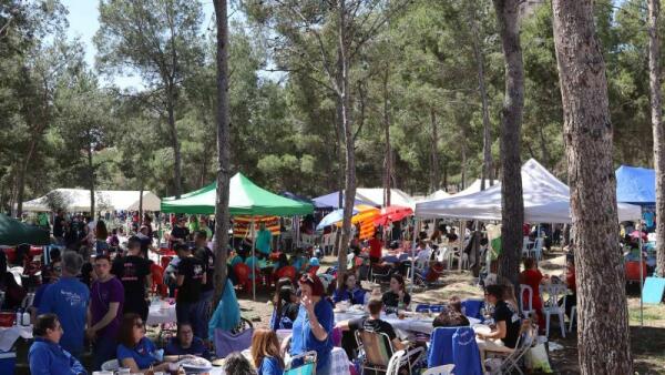 Más de 130 peñas celebran este domingo ‘La Mona’ en la Séquia Mare