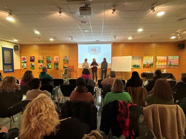 Charla sobre equilibrio emocional ayer en la II Escuela de Madres y Padres 