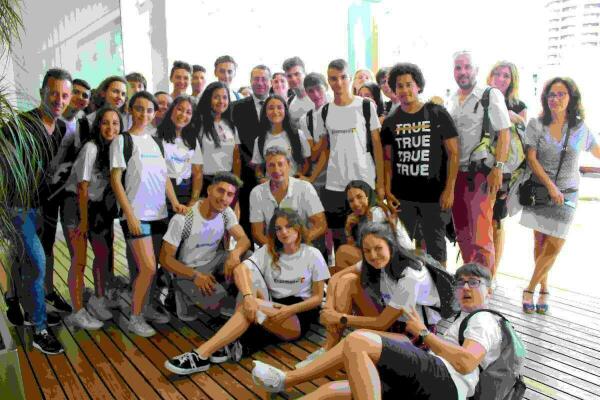 El alcalde recibe a alumnos franceses de Erasmus que estudian el Parque Natural de Serra Gelada 