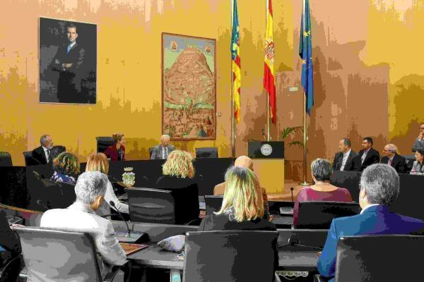 Benidorm celebra el D&iacute;a de Europa con un pleno institucional en el que reafirma su vocaci&oacute;n internacional