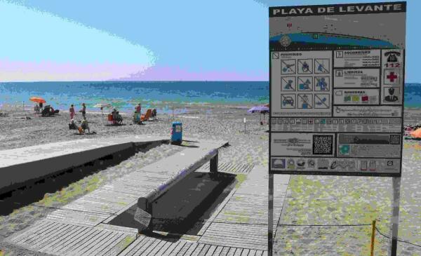 Benidorm instalar&aacute; sensores en buena parte de los lavapies de las playas para evitar que se accionen manualmente.