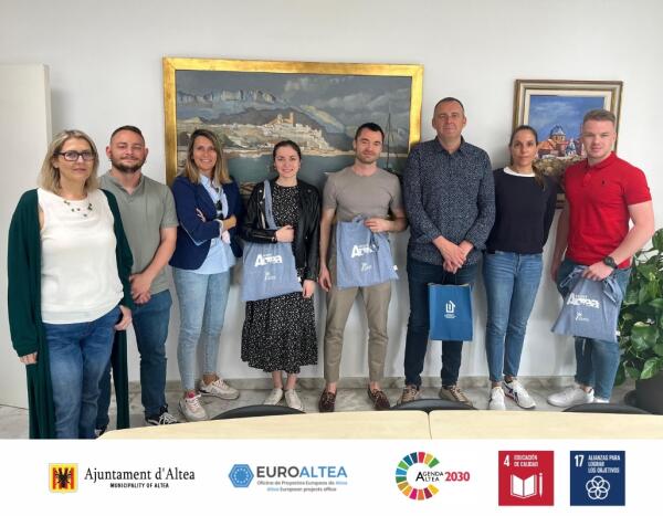 Una delegación de profesores de Letonia visita el IES Altaia para realizar un intercambio de buenas prácticas