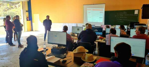 10 ALUMNOS SE FORMAN DURANTE 1 AÑO EN EL TALLER MIXTO DE EMPLEO DE JARDINERÍA EN FINESTRAT 