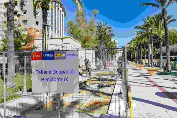 El alumnado de Albañilería del Taller de Empleo Benidorm IX reinicia la mejora del pasillo central del parque de l’Aigüera