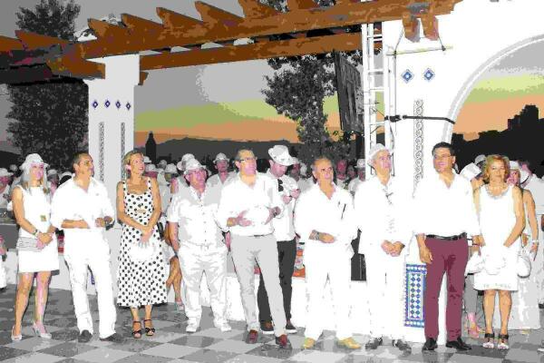 El mirador del Castillo se viste de blanco para acoger la gran noche de &lsquo;Se&ntilde;or&iacute;o de Benidorm&rsquo; 