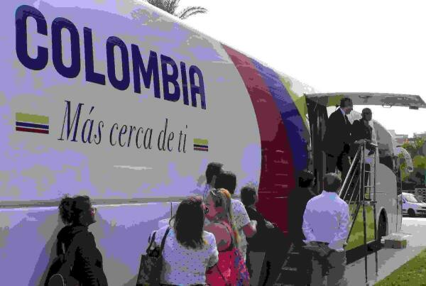 El consulado m&oacute;vil de Colombia se desplaza a Benidorm para facilitar tr&aacute;mites a los residentes de la ciudad y la comarca