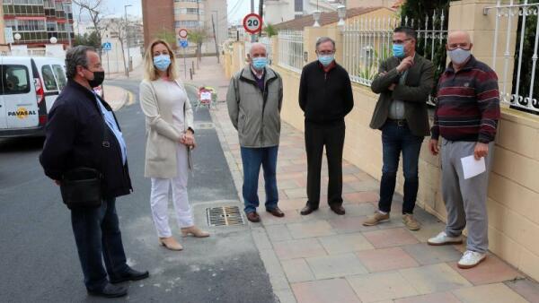 Benidorm implanta la plataforma única en la calle Perú para mejorar la accesibilidad y movilidad peatonal 